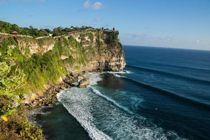 3-Day Private Sightseeing Tour of Bali with Hotel Pickup - Day 1: Batik, Gold, Sacred Springs, and Coffee on the Mt. Batur Route