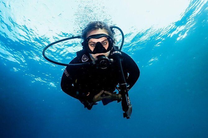 5 Fun Dives in Nusa Lembongan (for certified divers) - Swim with a Mola Mola - The Instructor Factor: Why Calm Guidance Pays Off