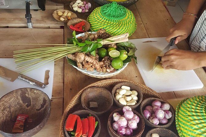 Afternoon Cooking Class & Making Bali Offering with Dinner - Cooking up to nine recipes: how the class stays hands-on