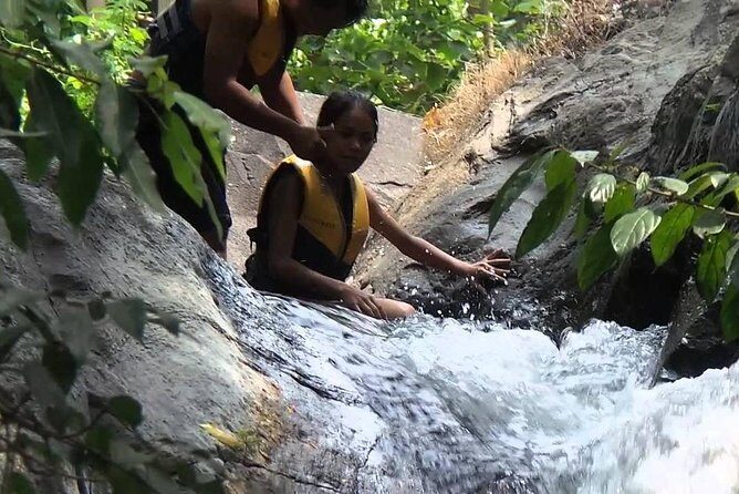 Aling-aling Waterfall tours - 6:30 am pickup and how the private vehicle changes the day