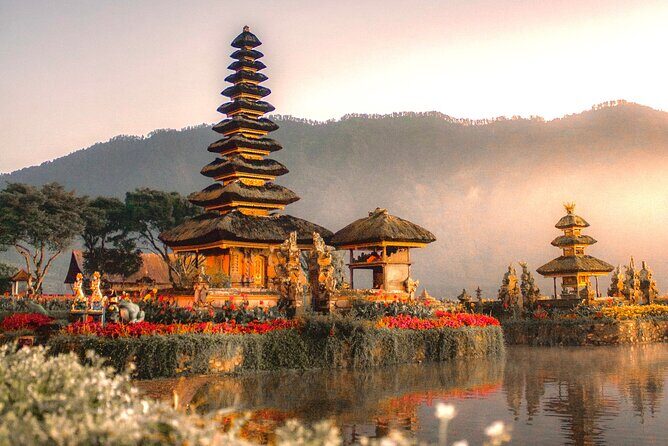 All inclusive Tanah lot & North Bali Tour: Jatiluwih, Ulun Danu - Tanah Lot on a sea-rock: the day’s first big visual