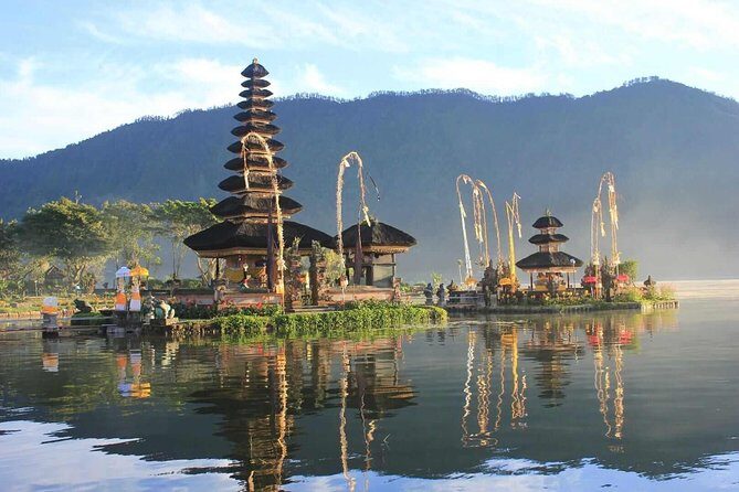 Amazing Private Tours: Dolphins Lovina and Gitgit Waterfall include Lunch - Ulundanu Beratan Temple: temple gardens and lake-area scenery