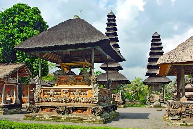 Amazing Tanah Lot and Uluwatu Temple Tour - Uluwatu Temple at sunset: cliff views and crowd management