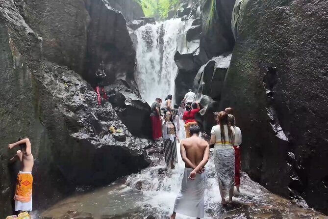 Atman Bali Journey water blessing - The 9 direction meditation: why it’s more than a “quick extra”