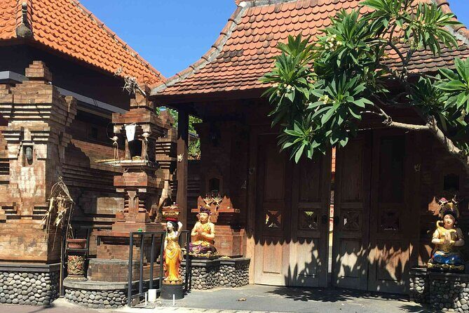 Backlanes and Hidden Sites: A Self-Guided Audio Tour in Seminyak - Seminyak Beach to Petitenget: Door Carvings, Statues, and the Little Things