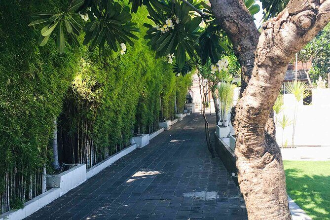 Backlanes and Hidden Sites: A Self-Guided Audio Tour in Seminyak - Seminyak Markets and the Seminyak Flea Market: Browse, Compare, Bargain