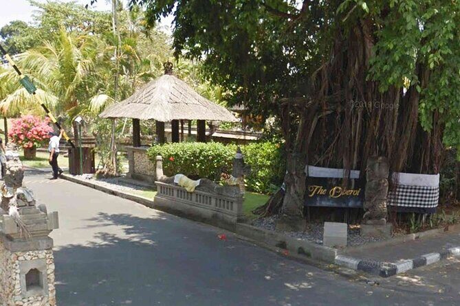 Backlanes and Hidden Sites: A Self-Guided Audio Tour in Seminyak - Visiting Pura Petitenget Masceti Temple by the Sea