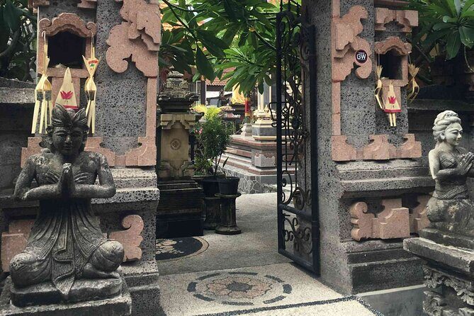 Backlanes and Hidden Sites: A Self-Guided Audio Tour in Seminyak - The Villas and Vacant Plots Lesson: Property Law Clues in Plain Sight