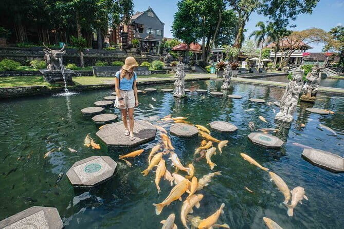 Bali a Hidden Gems Tirta Gangga Taman Ujung and Cepung Waterfall - Stop 1: Tukad Cepung waterfall and why timing matters