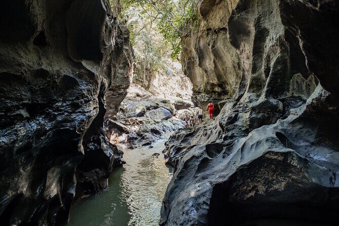 Bali Adventure Tour: Hidden Canyon, Tegenungan Waterfall, Goa Gajah temple - Guides and drivers: the difference between a trip and an experience