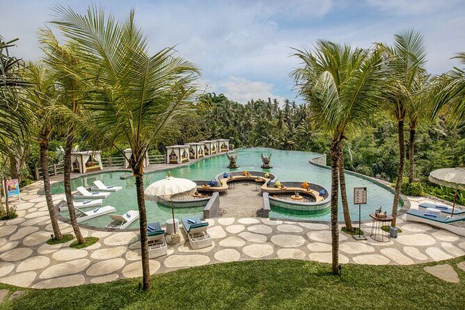 Bali All Inclusive : Tlaga Singha Infinity Pool & Atv Adventure - Stop 3: Tlaga Singha pool club and the two infinity pools