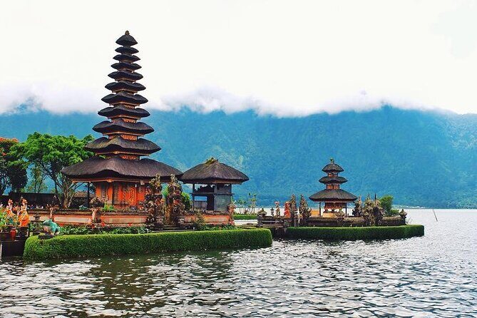 Bali: Bedugul Lake Temple, Banyumala Waterfall, UNESCO Rice Field - Ulun Danu Beratan Temple: the lakeside temple that makes sense on a camera