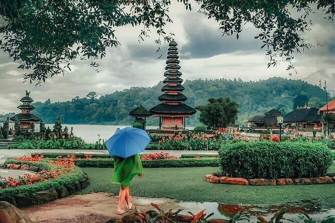 Bali: Bedugul Temple, Banyumala Waterfall, UNESCO Rice Terrace - Ulun Danu Bratan Temple: lake views, dramatic setting, and how to enjoy it