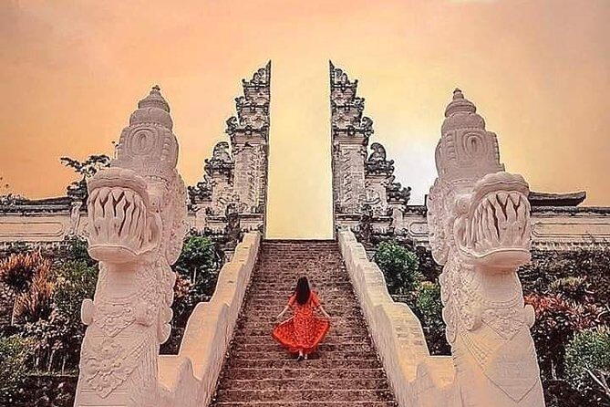 Bali best instagrammable sport tour - Lempuyang Temple: the gate shot with Mount Agung in the frame
