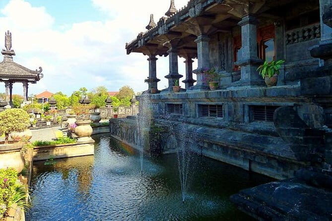 Bali Car-Charter: Half Day Denpasar City Tour - Badung Traditional Market: where you see the city’s engine
