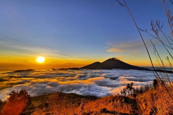 Bali day trip : Batur Sunrise Hike and Hot Spring All inclusive - Batur natural hot spring: why the view matters