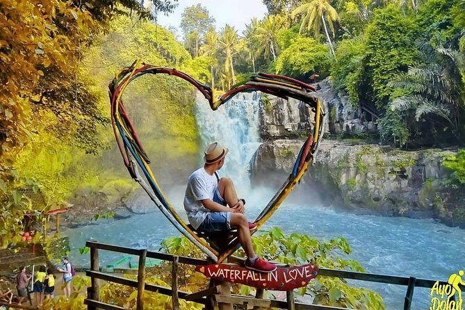 Bali Day Trip to Ubud Highlight Tour and Tanah Lot Temple - Sacred Monkey Forest Sanctuary: Temples, Gray Macaques, and Boundaries