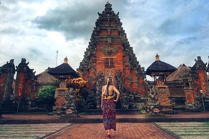Bali Day Trip to Ubud Highlight Tour and Tanah Lot Temple - Tanah Lot Temple by the Beach: The Sunset Finish You Came For