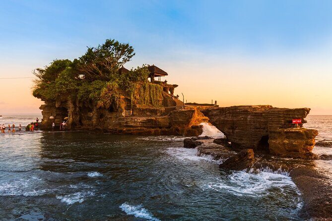 Bali Day Trip to Ubud Highlight Tour and Tanah Lot Temple - Tegalalang Rice Terrace: Your First Big Photo Break