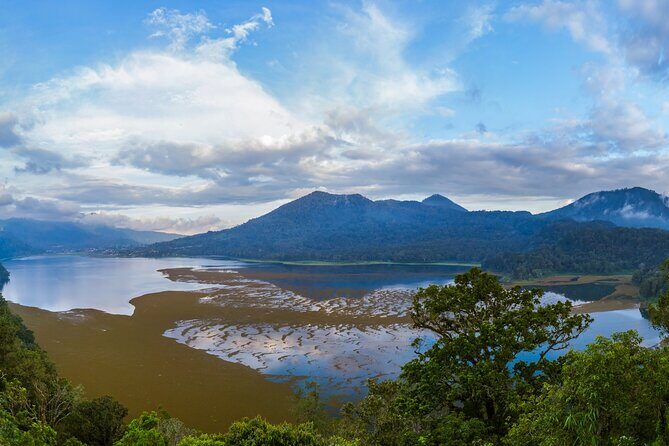 Bali : Dolphin Sunrise Experience Tour Private All Inclusive - Stop 1: Buyan Lake and the Twin Lakes misty viewpoints