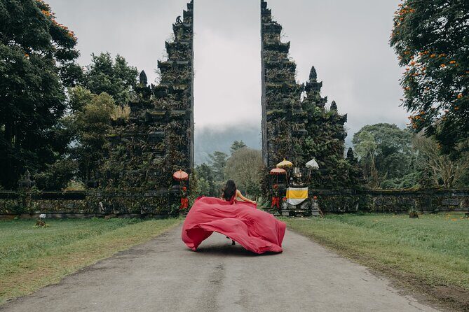 Bali Flying Dress VIP Ubud Photoshoot (Private with Professional Photographer) - Photo team energy: names you’ll hear in the wild