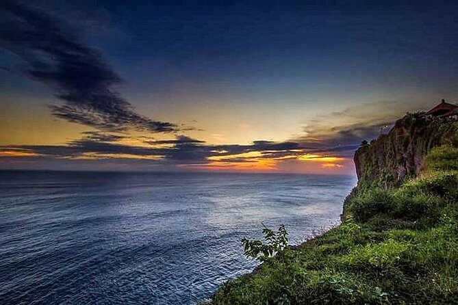 Bali Half Day Tour - Uluwatu Temple Sunset, Kecak Fire Dance, Jimbaran Dinner - Uluwatu Temple: Clifftop Views and the Monkey Reality