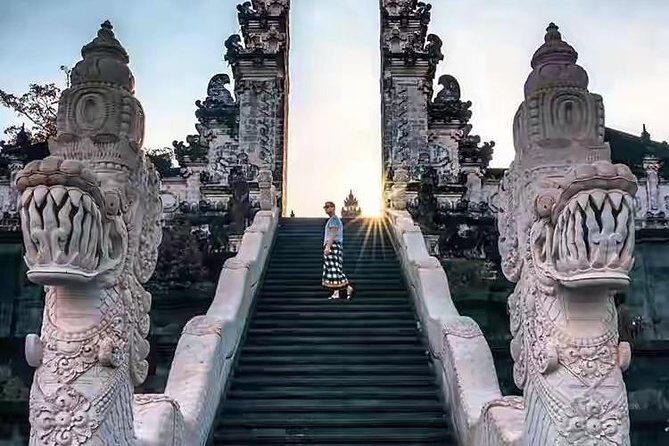 Bali Instagram Tour - All Inclusive - Stop 1: Lempuyang Temple and the Gate of Heaven Photo Reality