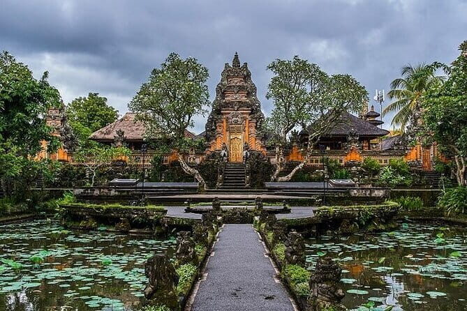 Bali Instagram Tour - DESIGN Your Own Trip - Lempuyang Temple and the kinds of photo moments it creates
