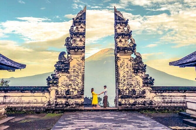 Bali Instagram Tour - DESIGN Your Own Trip - Tukad Cepung Waterfall in Tembuku: dramatic setting, quick timing