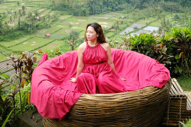 Bali Instagram Tour with Photographer - Ristorante Lereng Agung lunch break: views and an optional swing