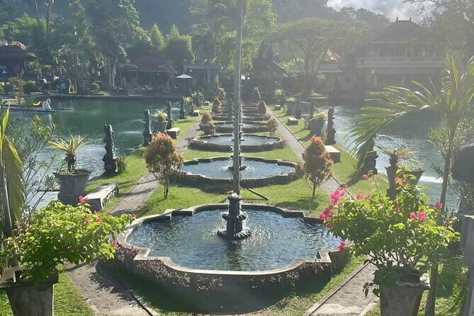 Bali Instagramable Tour: Gates of Heaven Lempuyang - Water Palace - Waterfall - A long East-Bali day built around famous water views