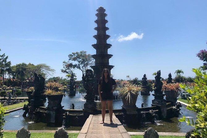 Bali : Instagrams Tour Lempuyang Temple, Tirta Gangga- Tukad Cepung , Tibumana Waterfall - Tirta Gangga Water Palace: quick history, calmer pacing