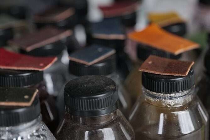 Bali Leather Craft Workshop - 6 hours ( canggu / seminyak) - Hand stitching: where your wallet or purse really takes shape