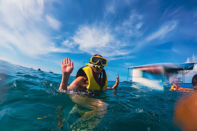 Bali Lembongan Island Beach Club Day Trip - Stop 3: Mushroom Bay and the Hai Tide Beach Resort afternoon