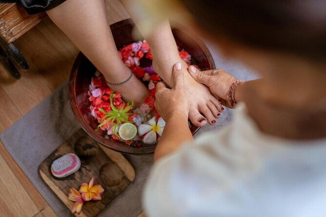 Bali Luxury Spa package Massage, Flower bath 2hour - The 2-hour ritual: foot wash to flower bath