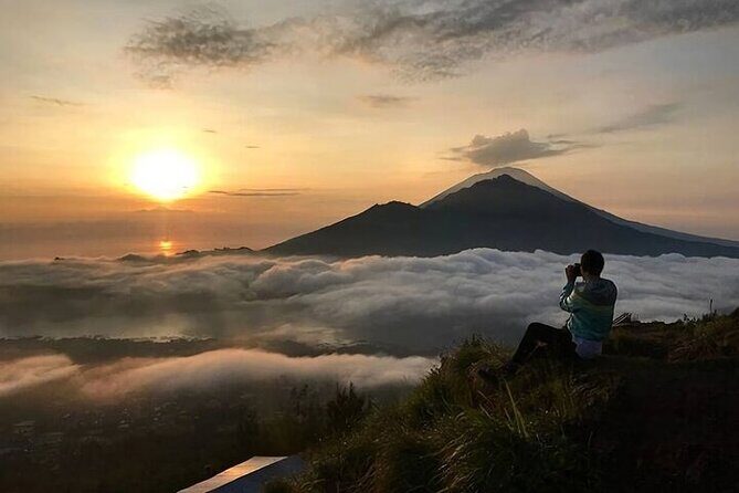 Bali Mount Batur Sunrise Hike and Natural Hot Spring - Summit crater to Toya Bungkah: the descent and finish