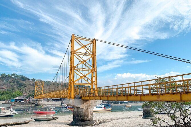 Bali Nusa Lembongan Islands Private Tour - All Inclusive - Yellow Bridge: quick history and classic coastline photos