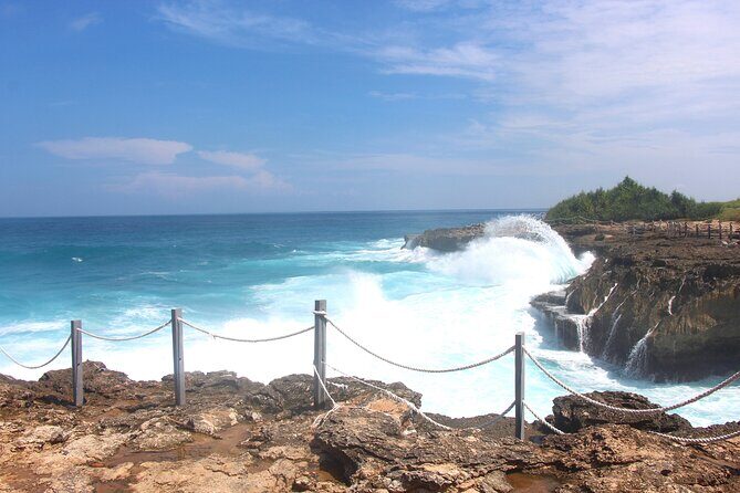 Bali Nusa Lembongan Islands Private Tour - All Inclusive - Devil’s Tears: waves on rocks and a dramatic finish