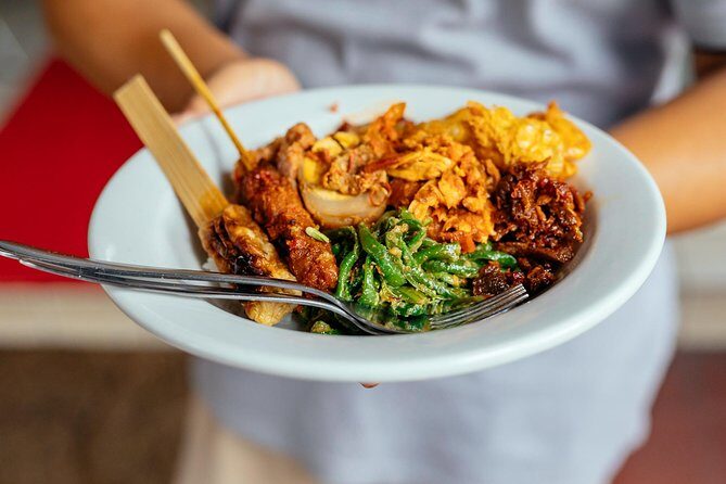 Bali Private Food Walking Tour With Locals: The 10 Tastings - Catur Muka statue stop: quick culture, easy photos, no pressure