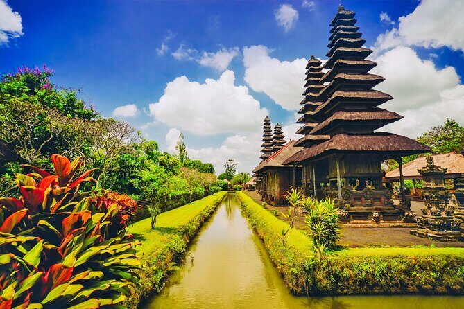 Bali Private Tour: Ulun danu Temple, Iconic Handara Gate & Tanah lot sunset. - Ulun Danu Bratan at Beratan Lake: cool air and a temple made for scenery
