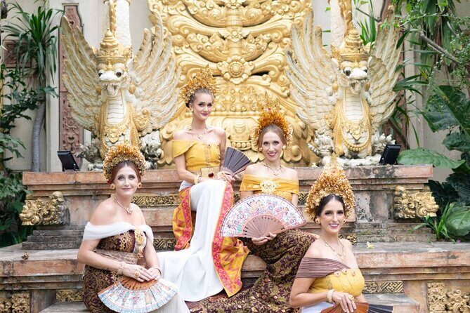 Bali Professional Photoshoot in Traditional Dress Outfit - Photo Delivery: original files plus retouch to your phone