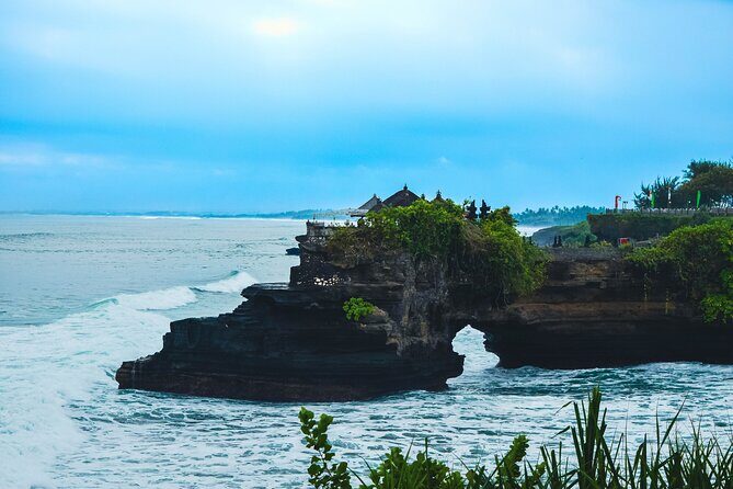 Bali Pura Taman Ayun Temple, Monkey Forest & Tanah Lot Excursion - Rice paddies, a short walk, and a snack that turns into time
