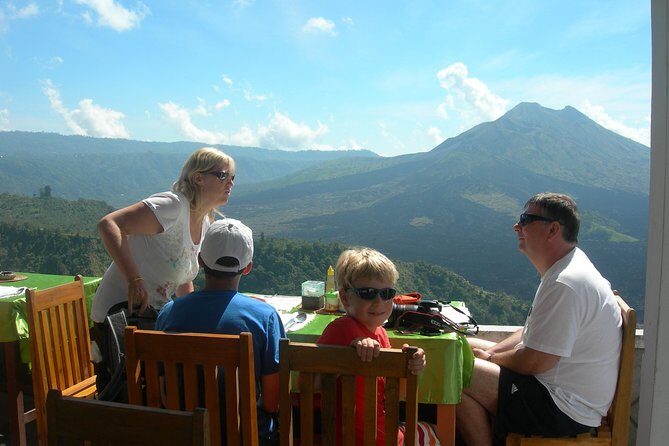 Bali Rocky cycling tour - Lunch that actually refuels you: buffet + real break