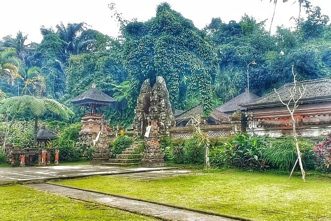 Bali Shore Excursions Cruise Dock In Bali - Stop 1: Sari Amerta Batik Collection and Handmade Weaving