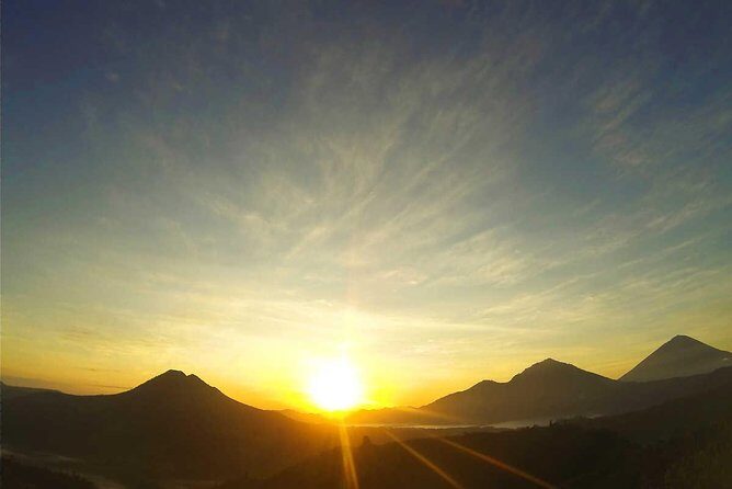 Bali Sunrise Trekking and Natural Hot spring Tour - Stop 1: Mount Batur sunrise, summit timing, and why the breakfast matters