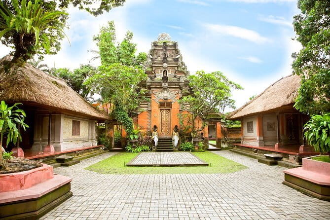 Bali Tour Driver - Celuk Village (gold and silver): craft you can watch along the way