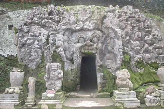 Bali Traditional Dance, Waterfall and Hindu temple with lunch - Pickup to Barong Dance: the day’s best “story engine”