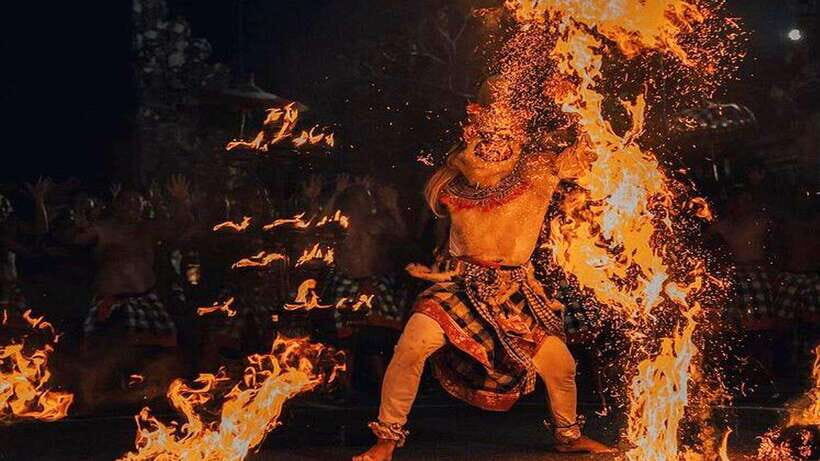 Bali: Ubud Kecak and Fire Dance Show Tickets - Your first 15 minutes: ticket entry and finding your seat