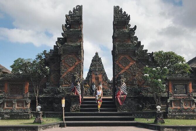 Bali Ubud private Tour with Ubud Bali Driver - FREE WIFI - Silver jewelry making, wood carving production, and a lotus-temple moment