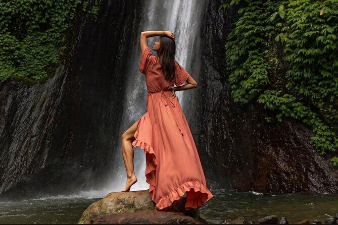 Bali Waterfall Tour – Hidden Spot All Inclusive Private Day Trip - Stop One: Munduk Waterfall and the spice-tree rainforest stroll